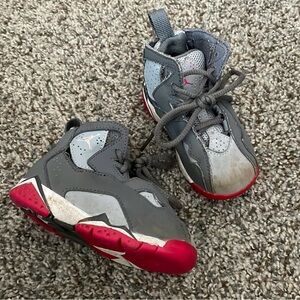 Jordan Kids Sneakers in Gray and Red toddlers shoe